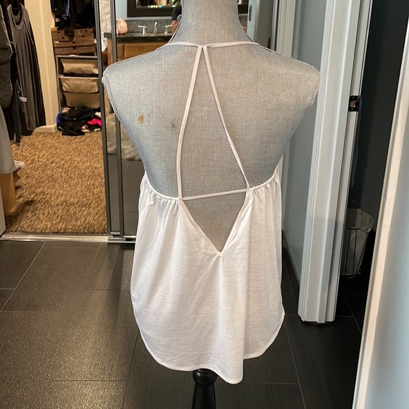 Lululemon tighten up tank size 6 - Picture 2 of 4
